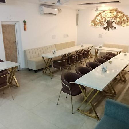 Hotel D Plaza Zirakpur Экстерьер фото