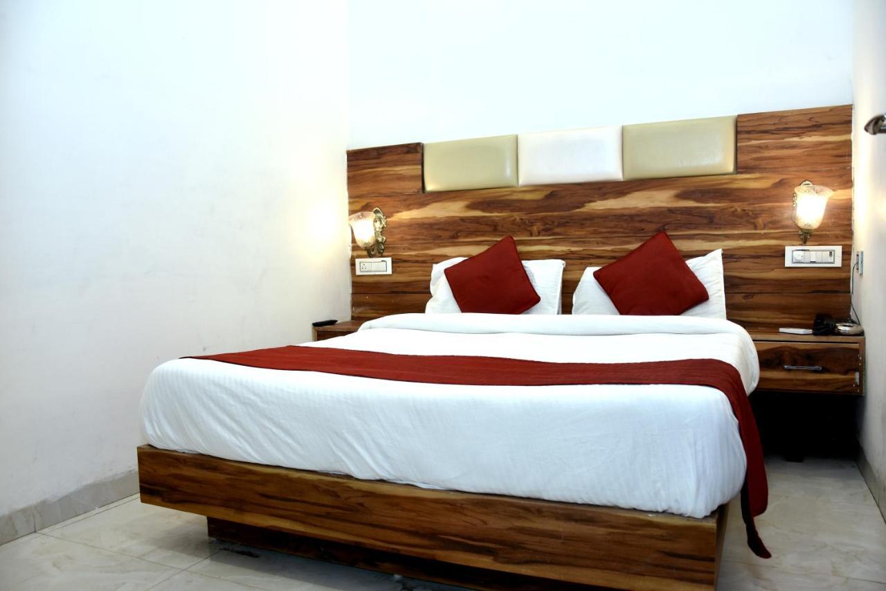 Hotel D Plaza Zirakpur Экстерьер фото