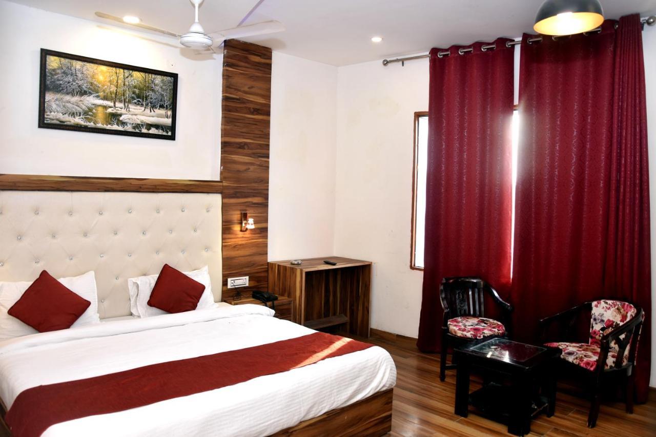 Hotel D Plaza Zirakpur Экстерьер фото