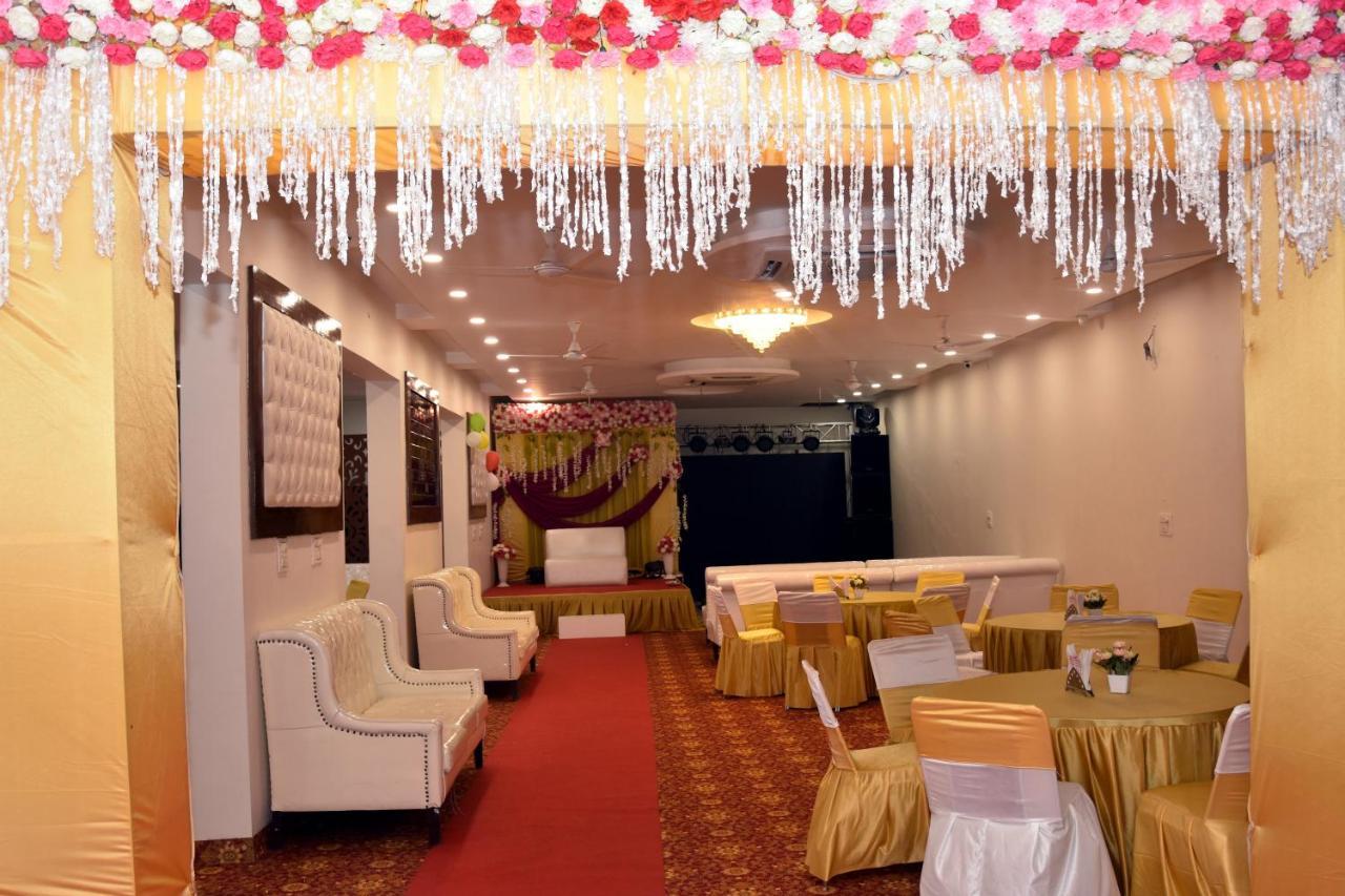 Hotel D Plaza Zirakpur Экстерьер фото