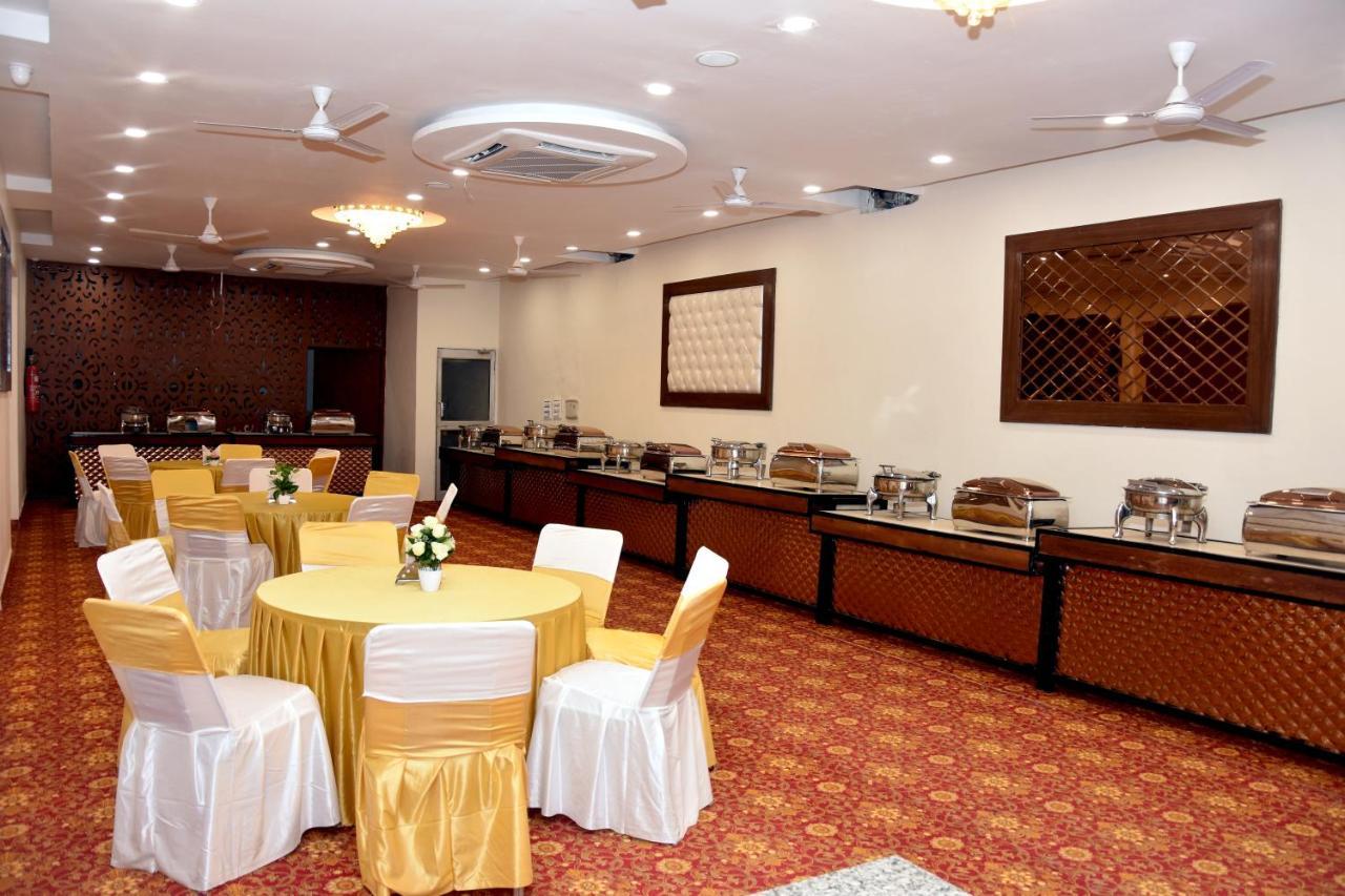 Hotel D Plaza Zirakpur Экстерьер фото