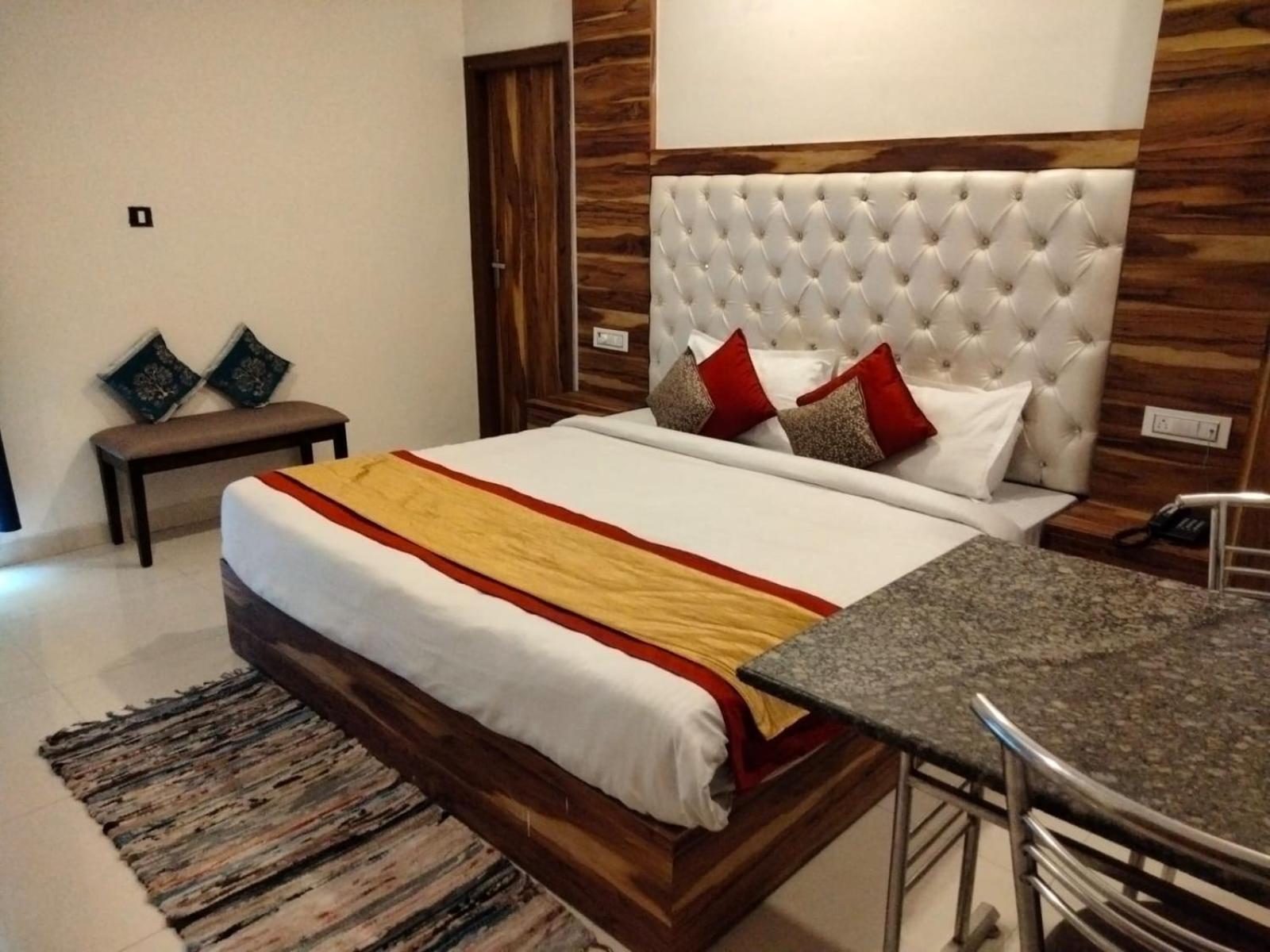 Hotel D Plaza Zirakpur Экстерьер фото