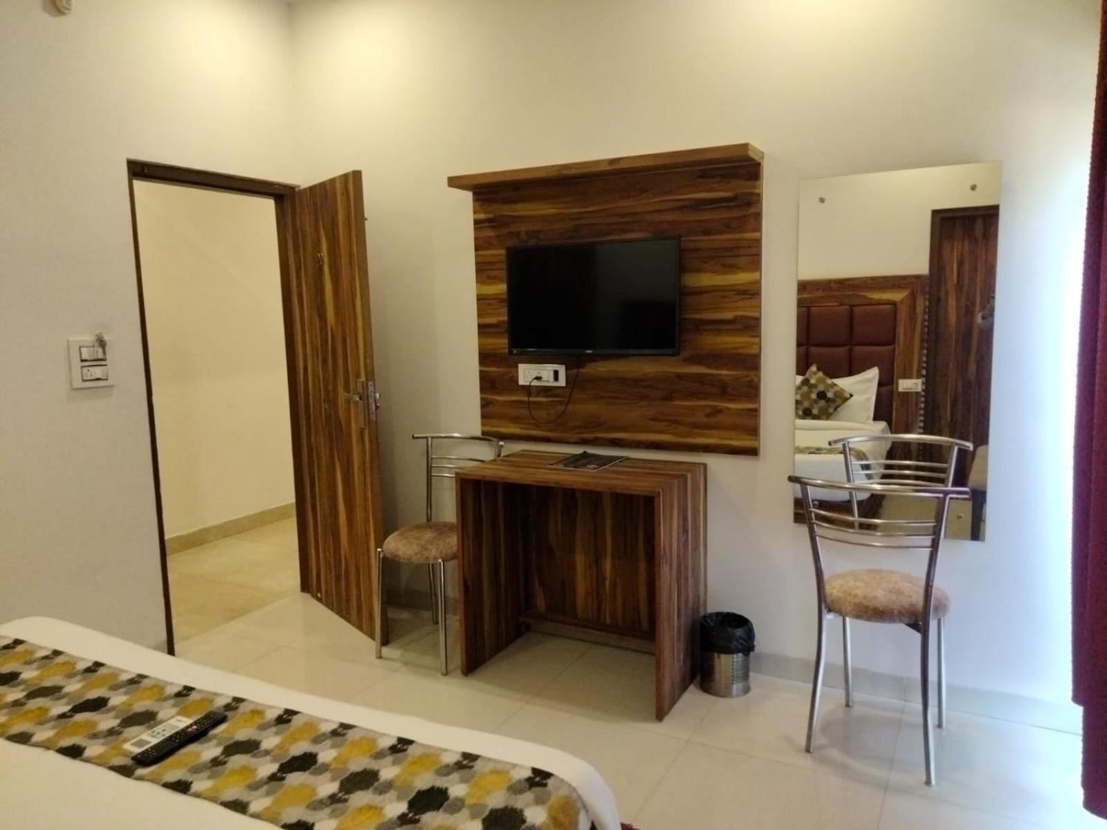 Hotel D Plaza Zirakpur Экстерьер фото