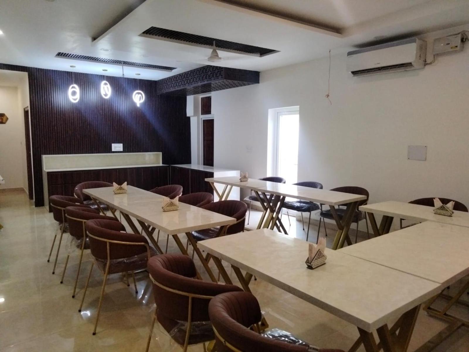 Hotel D Plaza Zirakpur Экстерьер фото