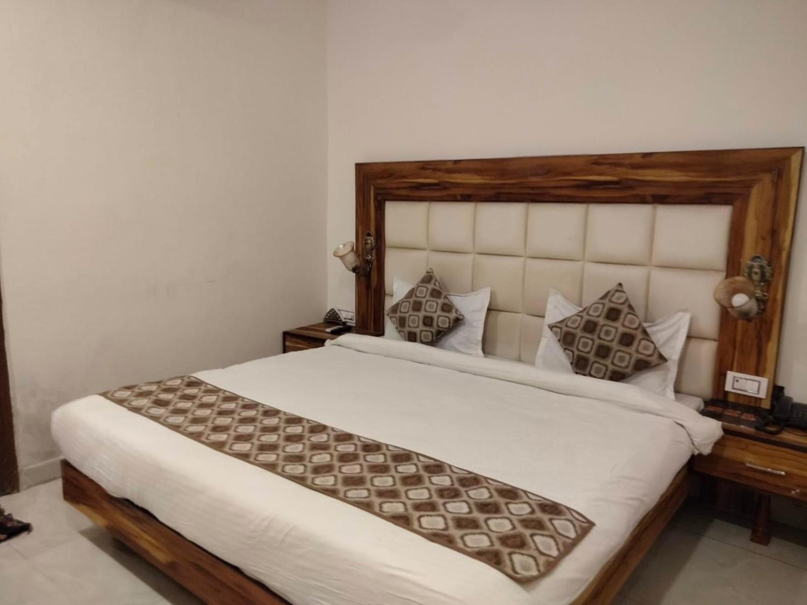 Hotel D Plaza Zirakpur Экстерьер фото