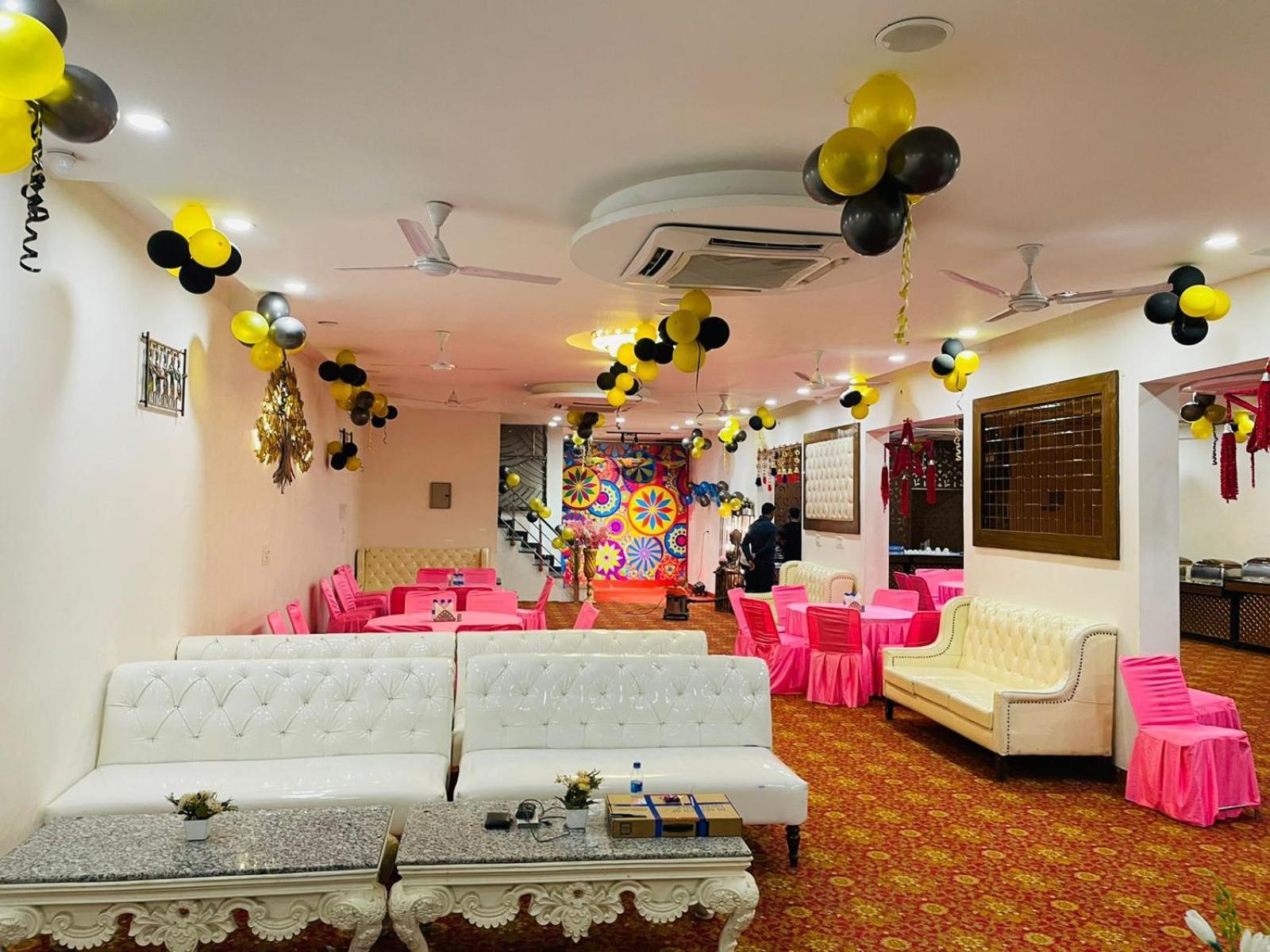Hotel D Plaza Zirakpur Экстерьер фото