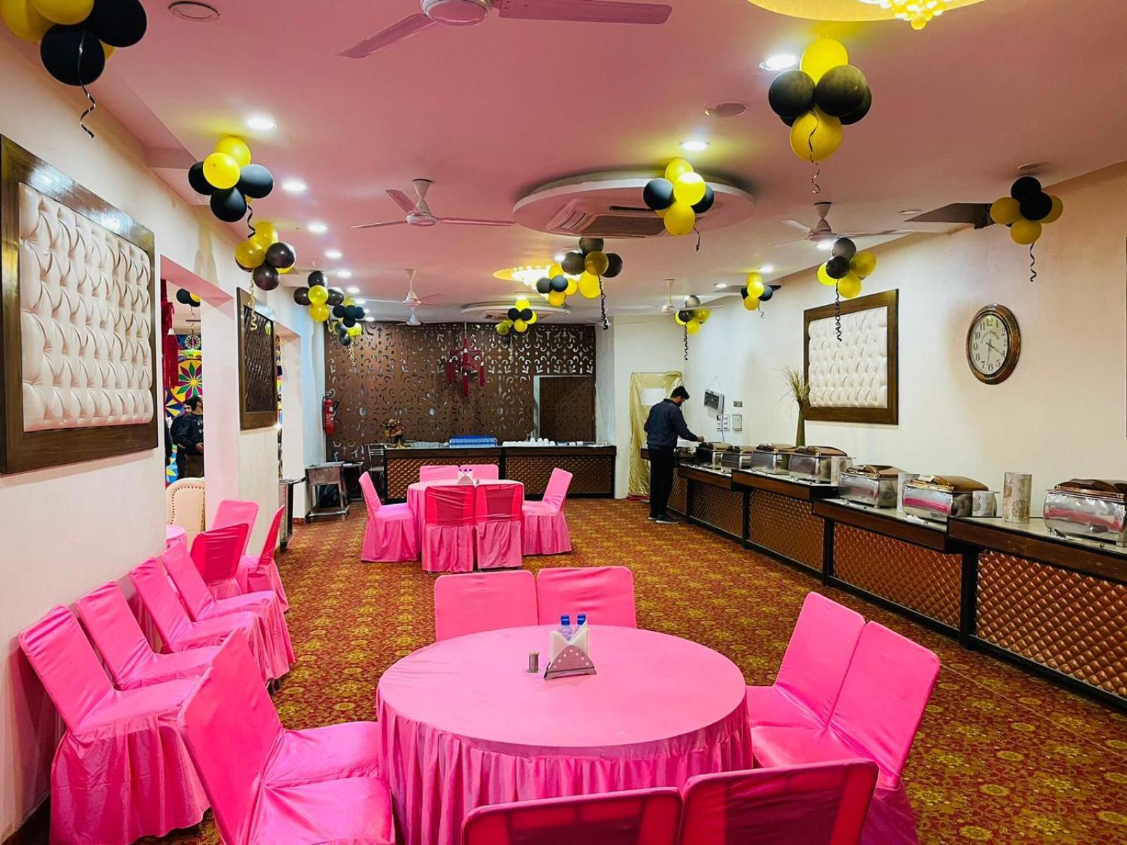 Hotel D Plaza Zirakpur Экстерьер фото