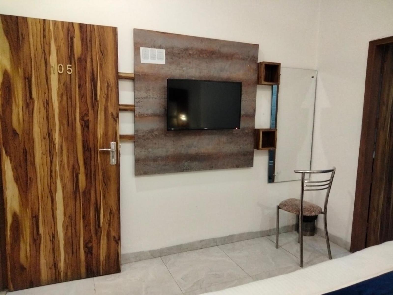 Hotel D Plaza Zirakpur Экстерьер фото