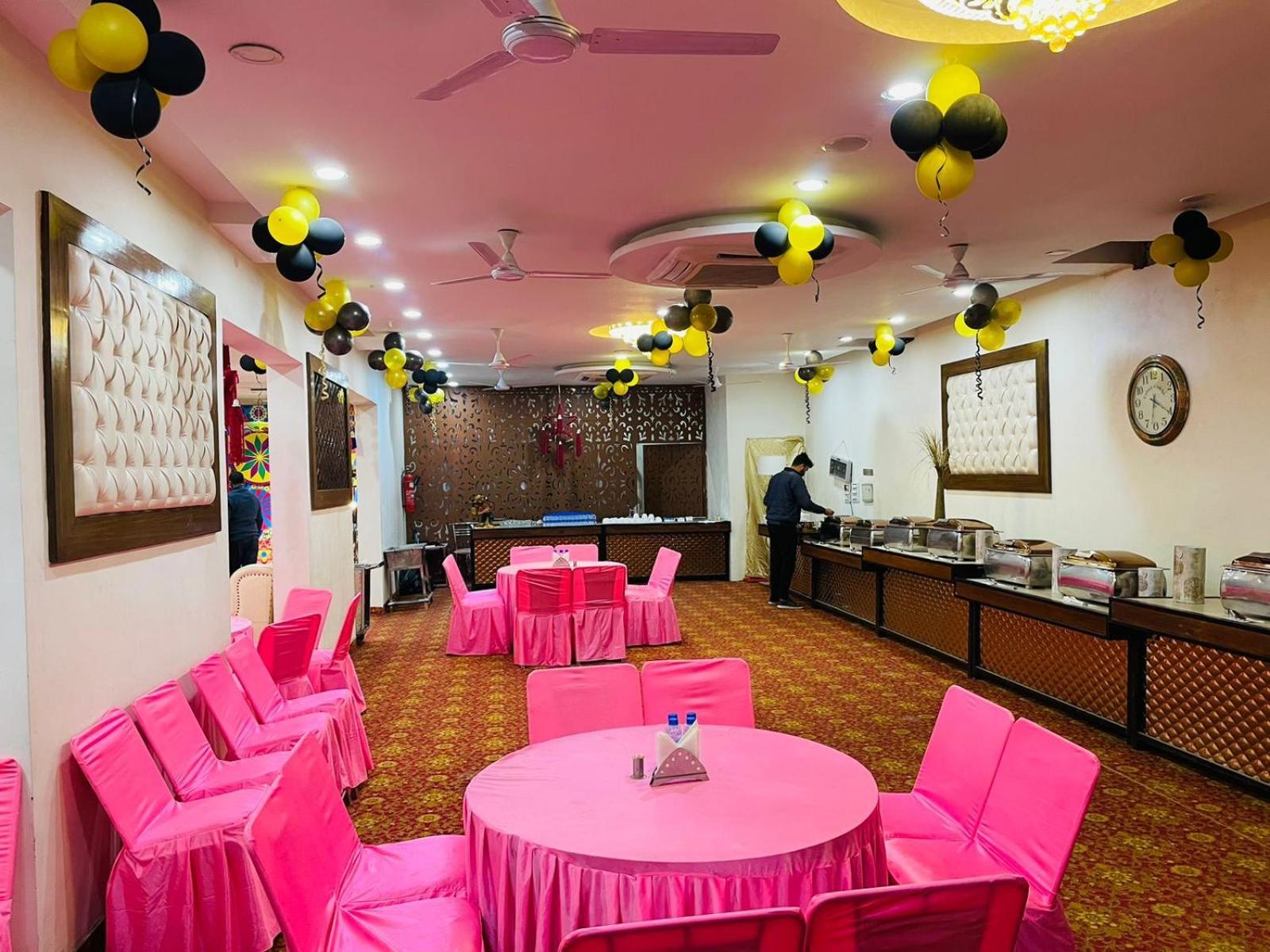 Hotel D Plaza Zirakpur Экстерьер фото