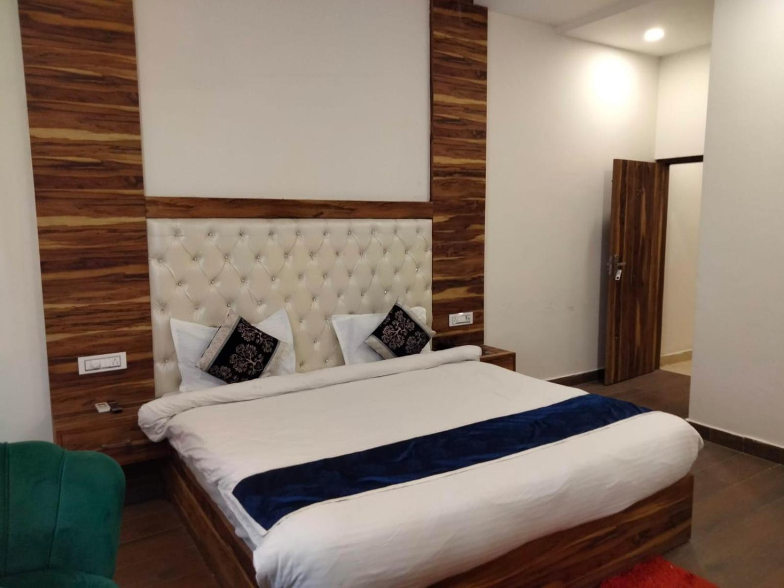 Hotel D Plaza Zirakpur Экстерьер фото