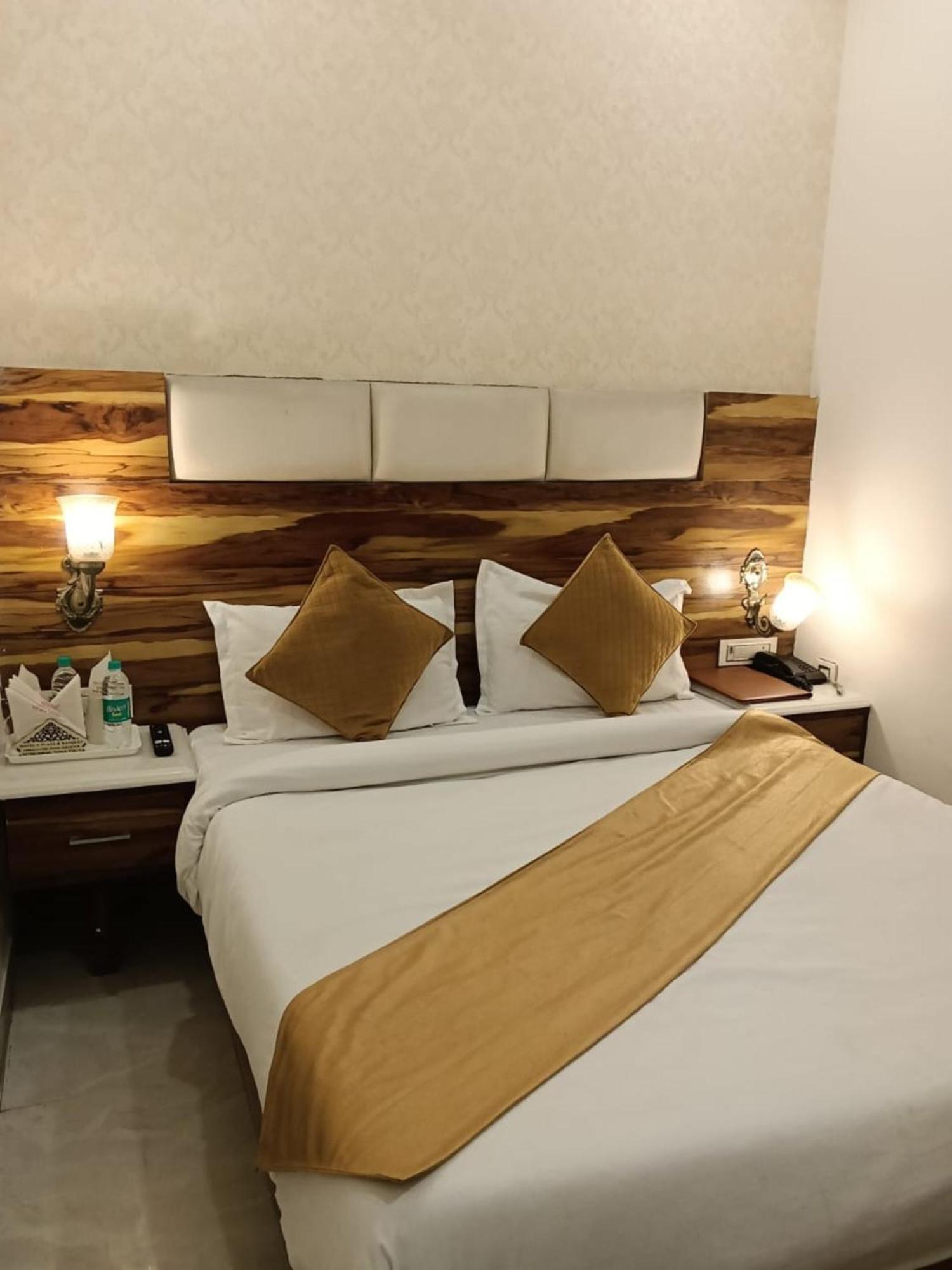Hotel D Plaza Zirakpur Экстерьер фото