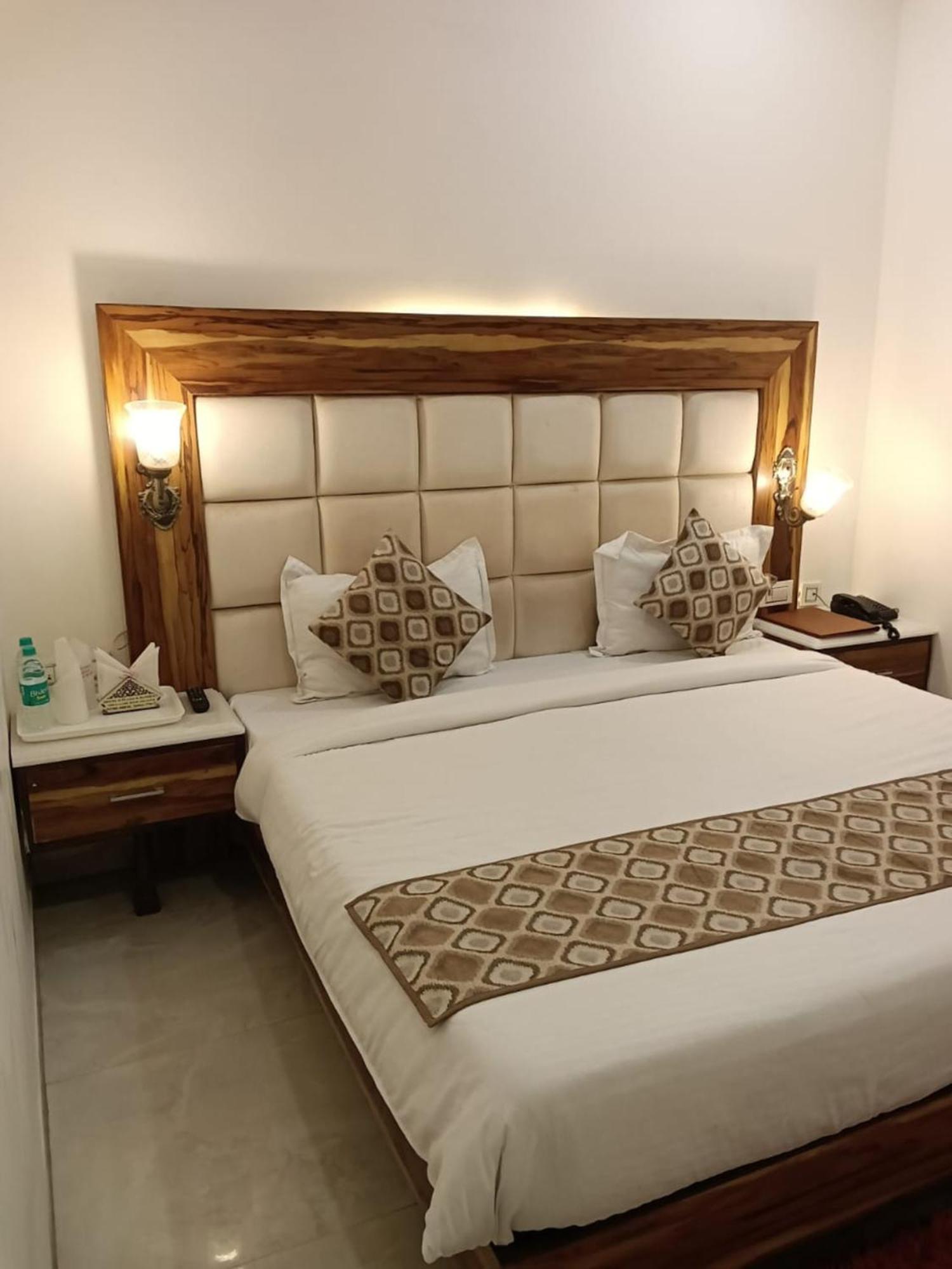 Hotel D Plaza Zirakpur Экстерьер фото
