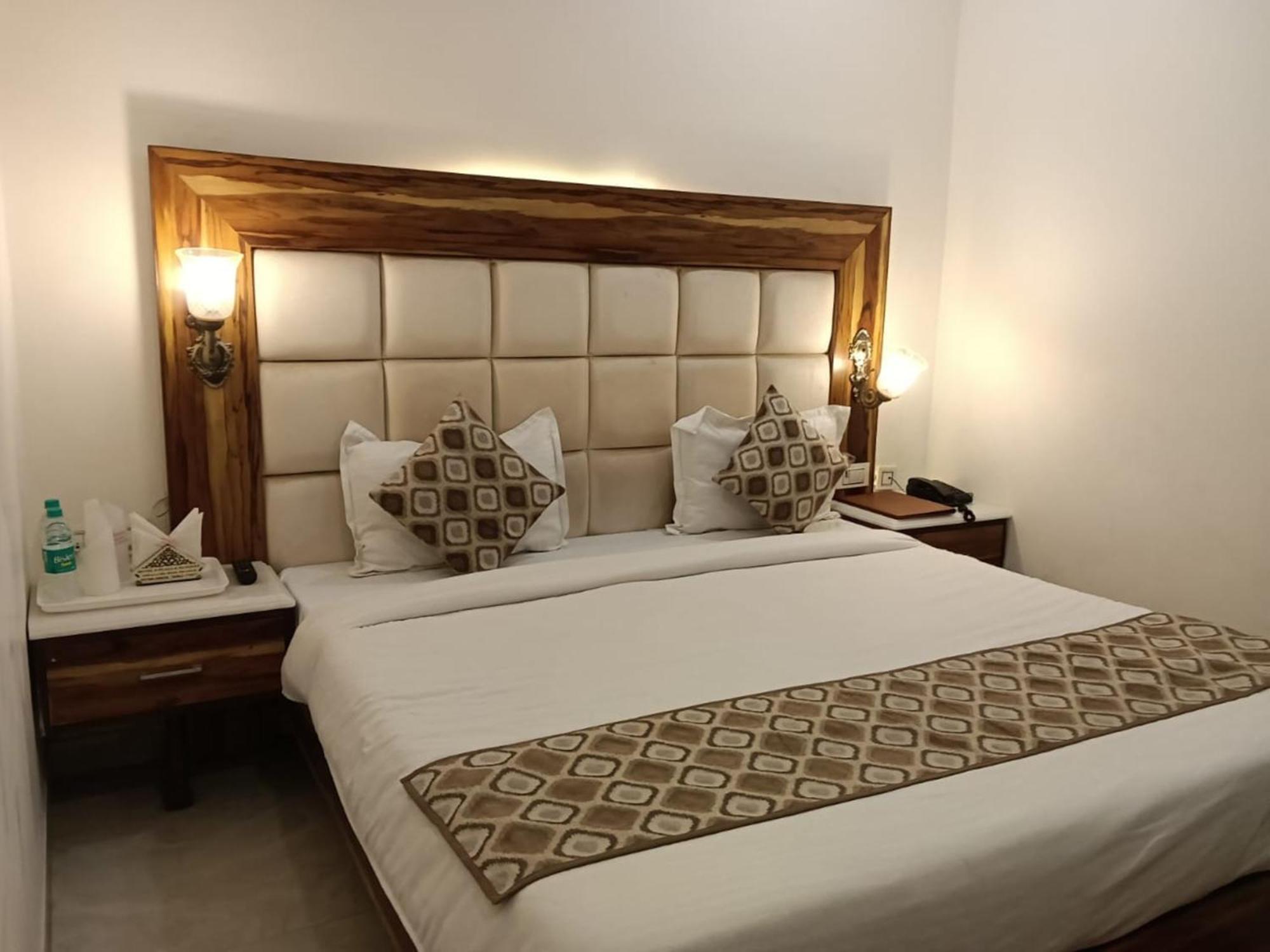 Hotel D Plaza Zirakpur Экстерьер фото