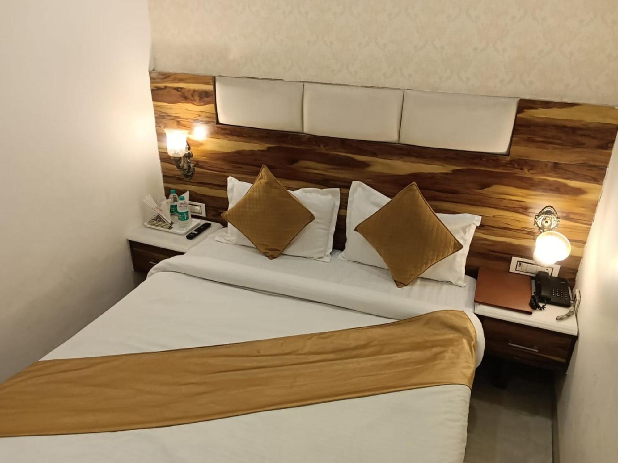 Hotel D Plaza Zirakpur Экстерьер фото