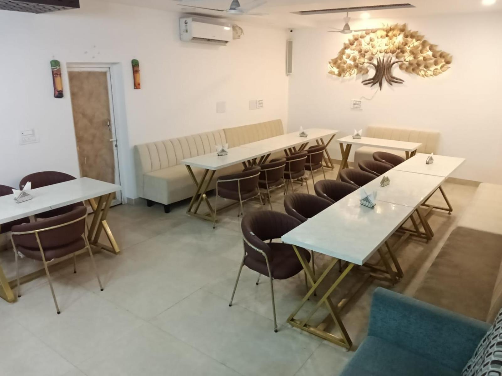 Hotel D Plaza Zirakpur Экстерьер фото