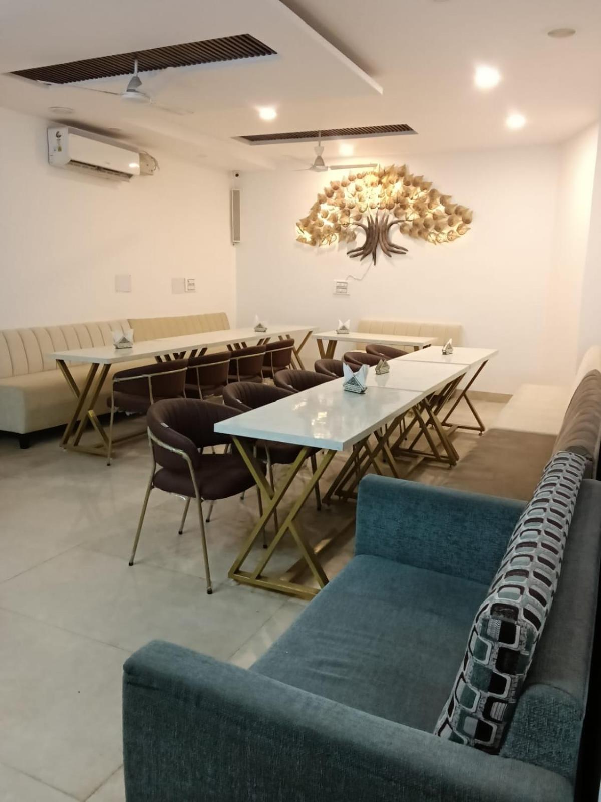 Hotel D Plaza Zirakpur Экстерьер фото