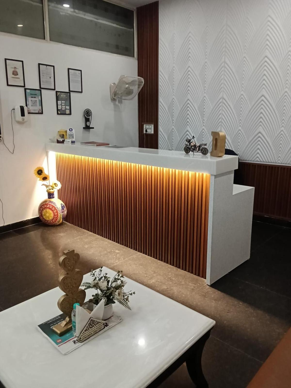 Hotel D Plaza Zirakpur Экстерьер фото