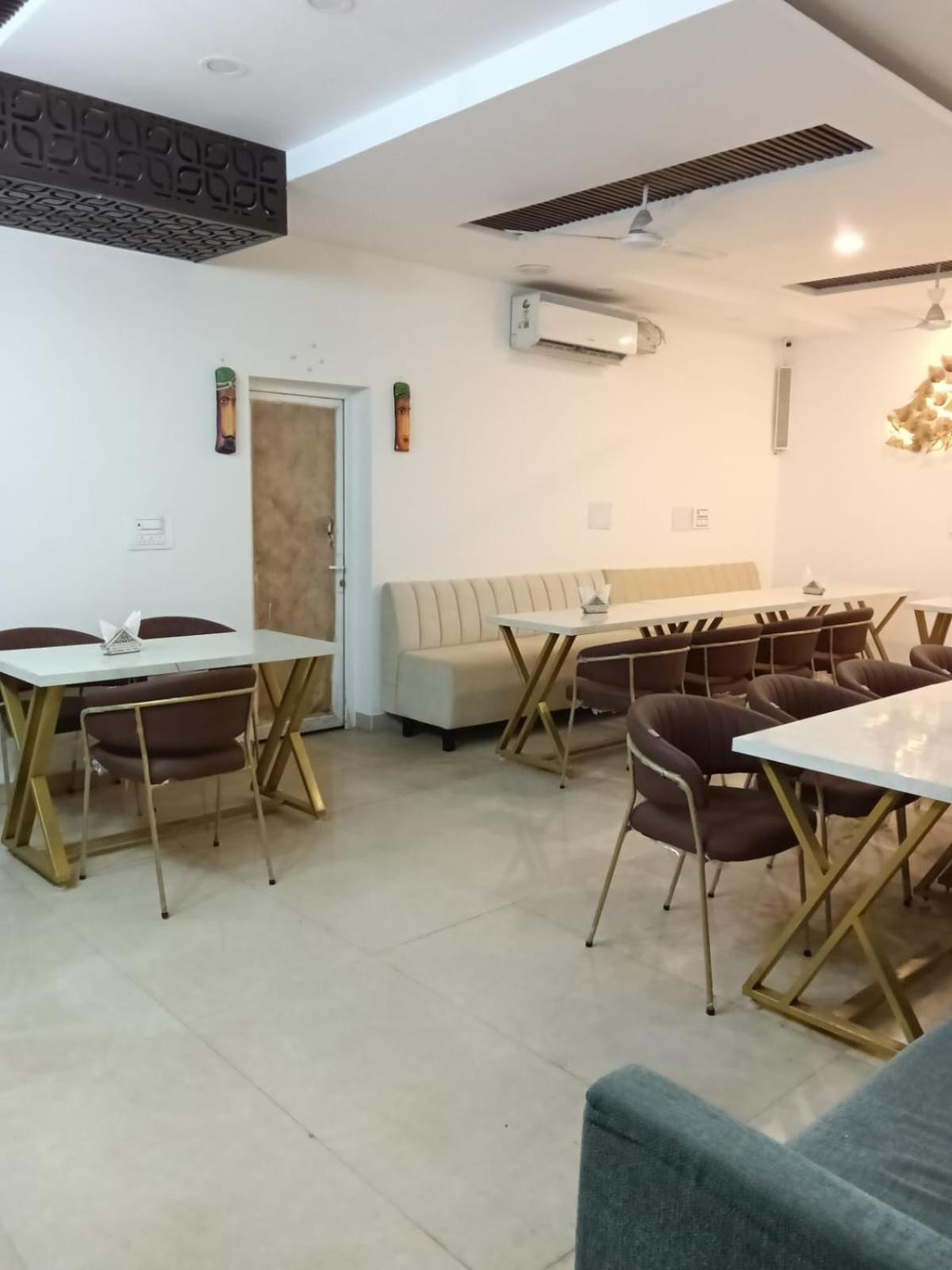 Hotel D Plaza Zirakpur Экстерьер фото